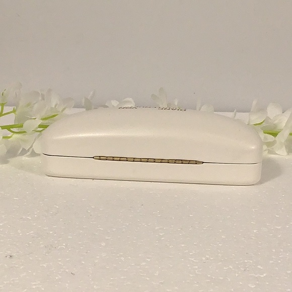 DIANE VON FURSTENBERG  Sunglasses 😎 Case LIKE NEW Condition - Picture 3 of 4